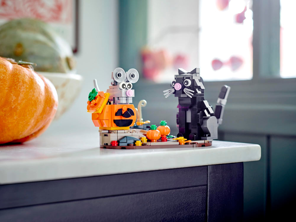 LEGO Halloween Cat & Mouse 40570 mouse peeking from a pumpkin, a cute focal point.