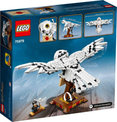 LEGO Hedwig wingspan 34cm display emphasizes reach and elegance on shelves.