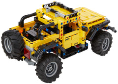 LEGO Jeep Wrangler 42122 opening doors and hood invites interactive storytelling.