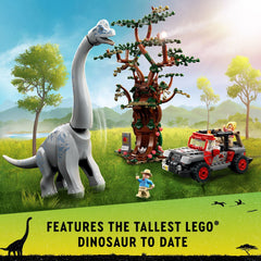 LEGO Jurassic World Dr. Alan Grant minifigure enhances classic movie-inspired play.