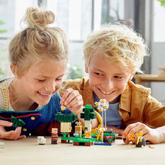 LEGO Minecraft The Bee Farm: flowers and crops support creative farming scenes.