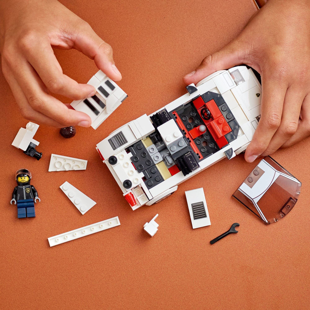 LEGO Speed Champions Lamborghini Countach 76908 cockpit detail with open seat