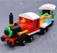 LEGO Creator 30584 Winter Holiday Train carriage – supports passenger storytelling with minifigs.