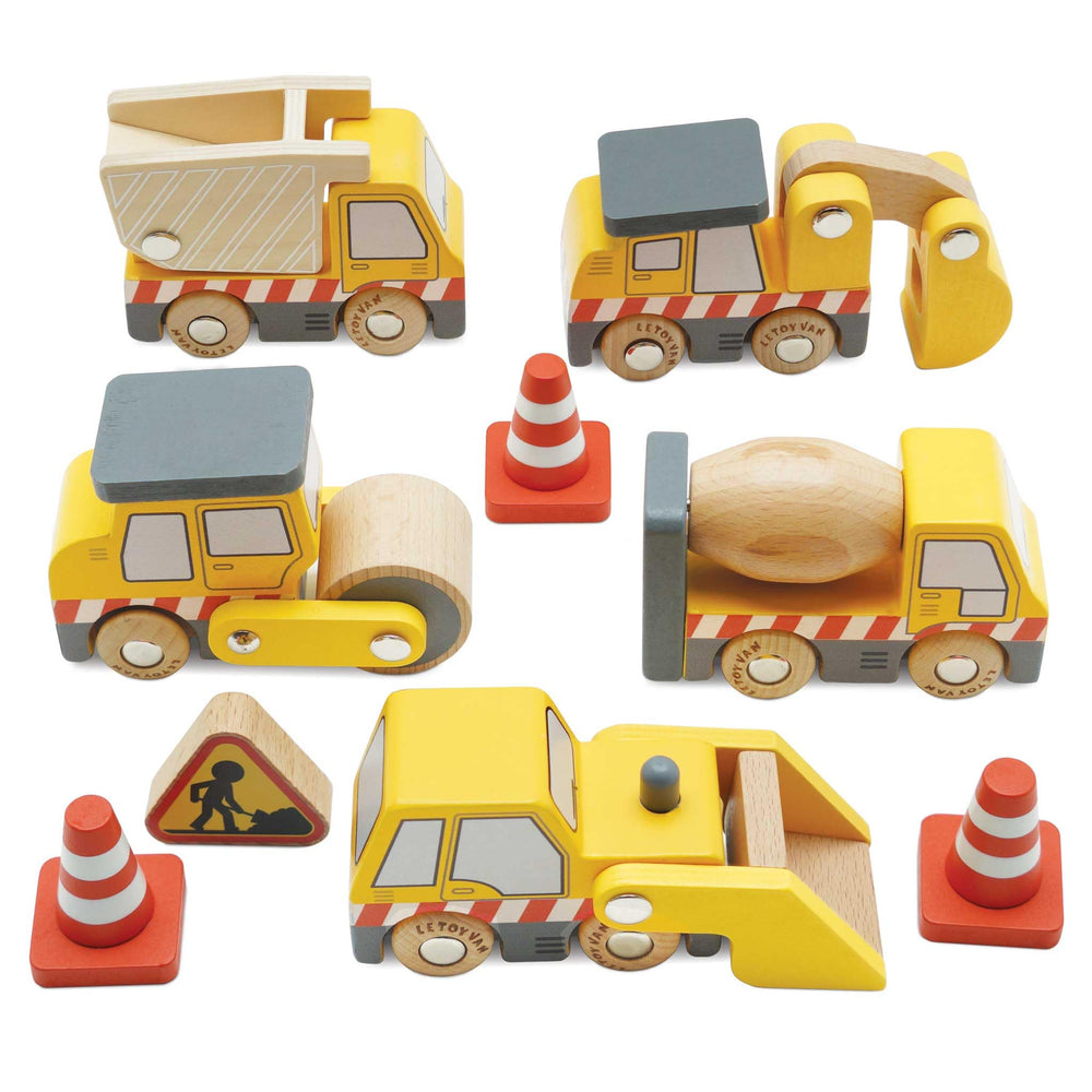 Le Toy Van construction crane with extendable arm for imaginative play.