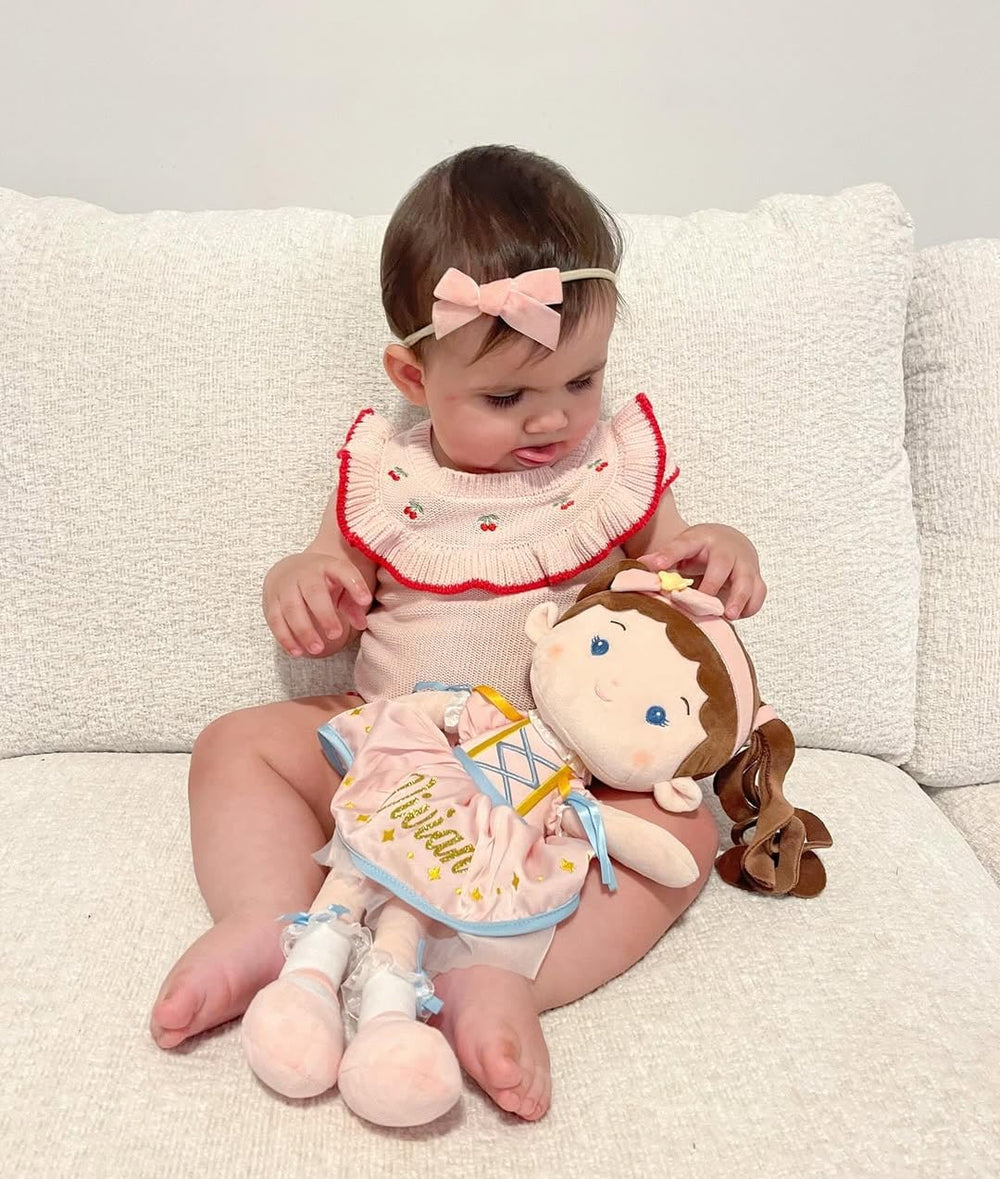 LeyaDoll flexible limbs for imaginative play – supports creative storytelling.