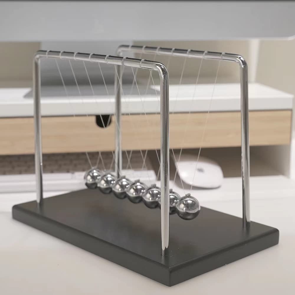 LICRAFT Newton's Cradle assembly montage shows straightforward setup and alignment.