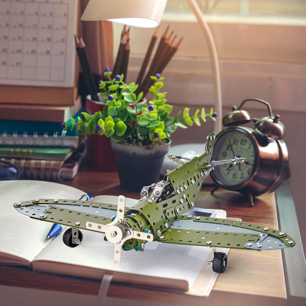 LILCRUIBAO display model size reveals lifelike aircraft on a shelf