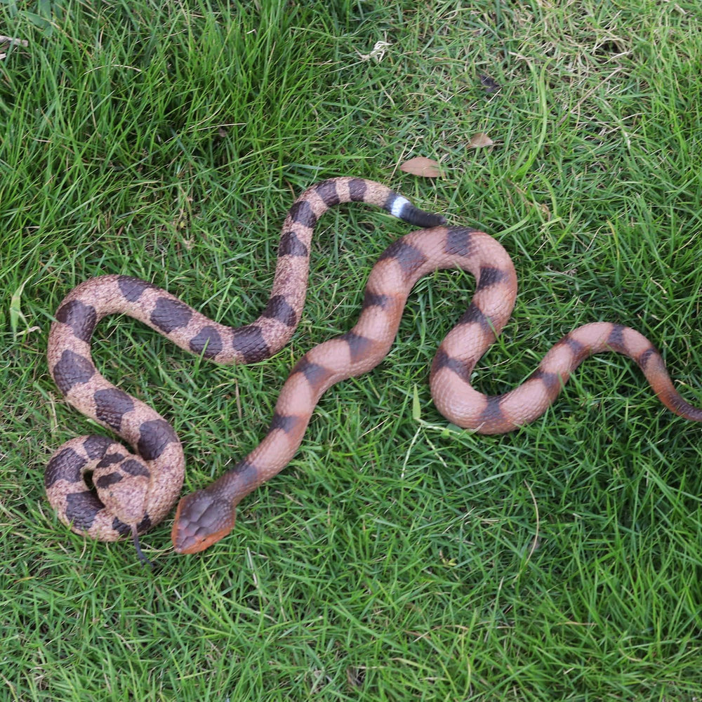 Lohoee snake toy used as party favors and cosplay prop for events.