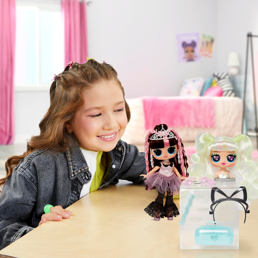 L.O.L. Surprise Tweens Billie tiara adds glamorous touch to dress-up moments.