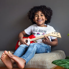 Loog Mini app interface on screen connects practice with progress tracking.