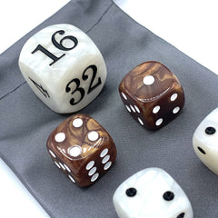 Luck Lab pearl dice in brown-white marble for premium aesthetics.