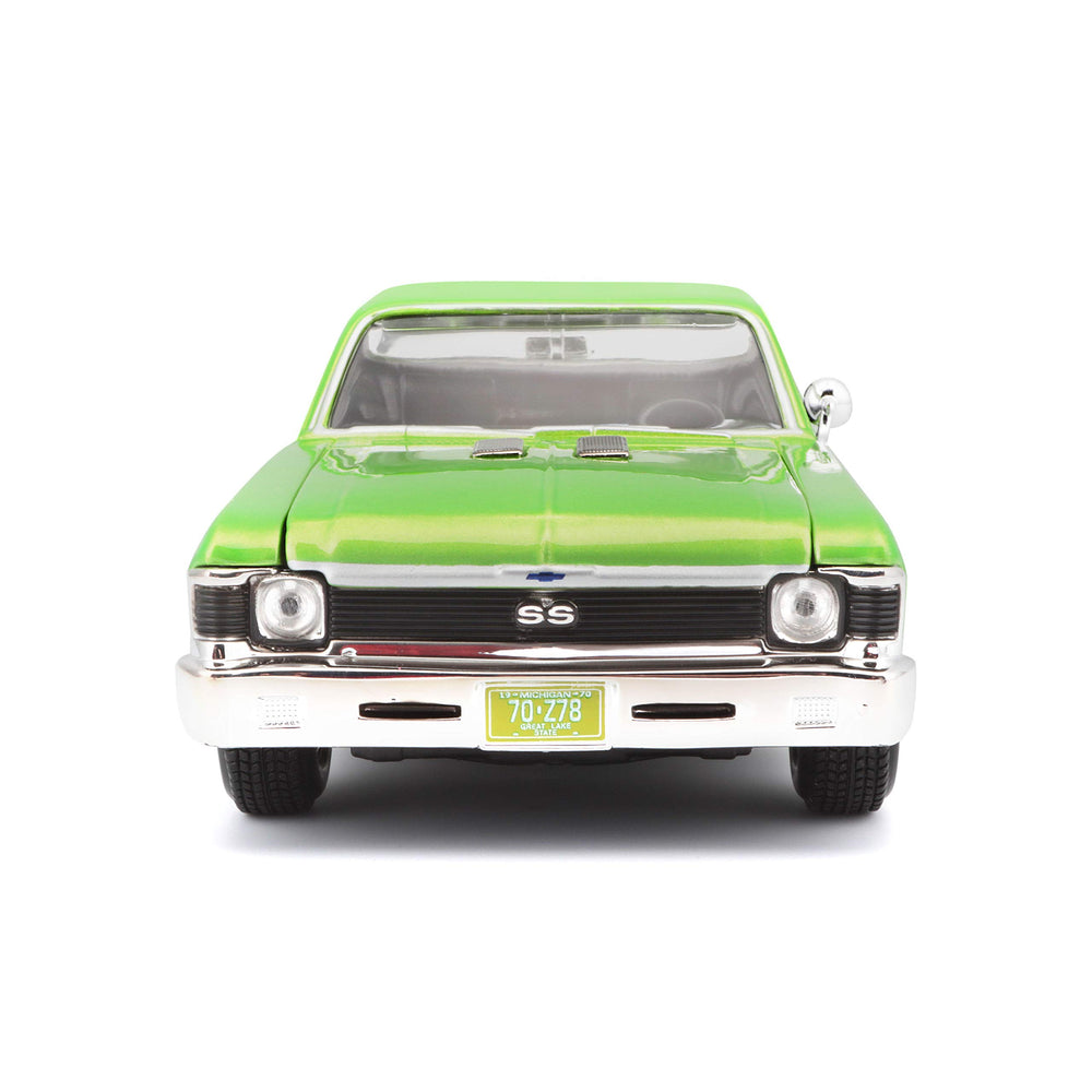 Maisto 1:24 Nova SS green open doors display interaction.