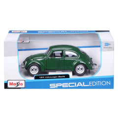 Maisto Beetle 1:24 SE, presented in green, ideal gift for car enthusiasts