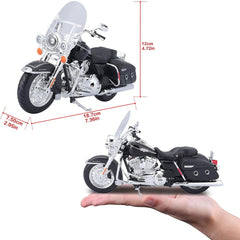 Maisto Harley-Davidson Road King Classic 2013 1:12 plastic-detail parts add realism.