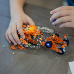 MALUVRIAN Erector Set family building session promotes bonding