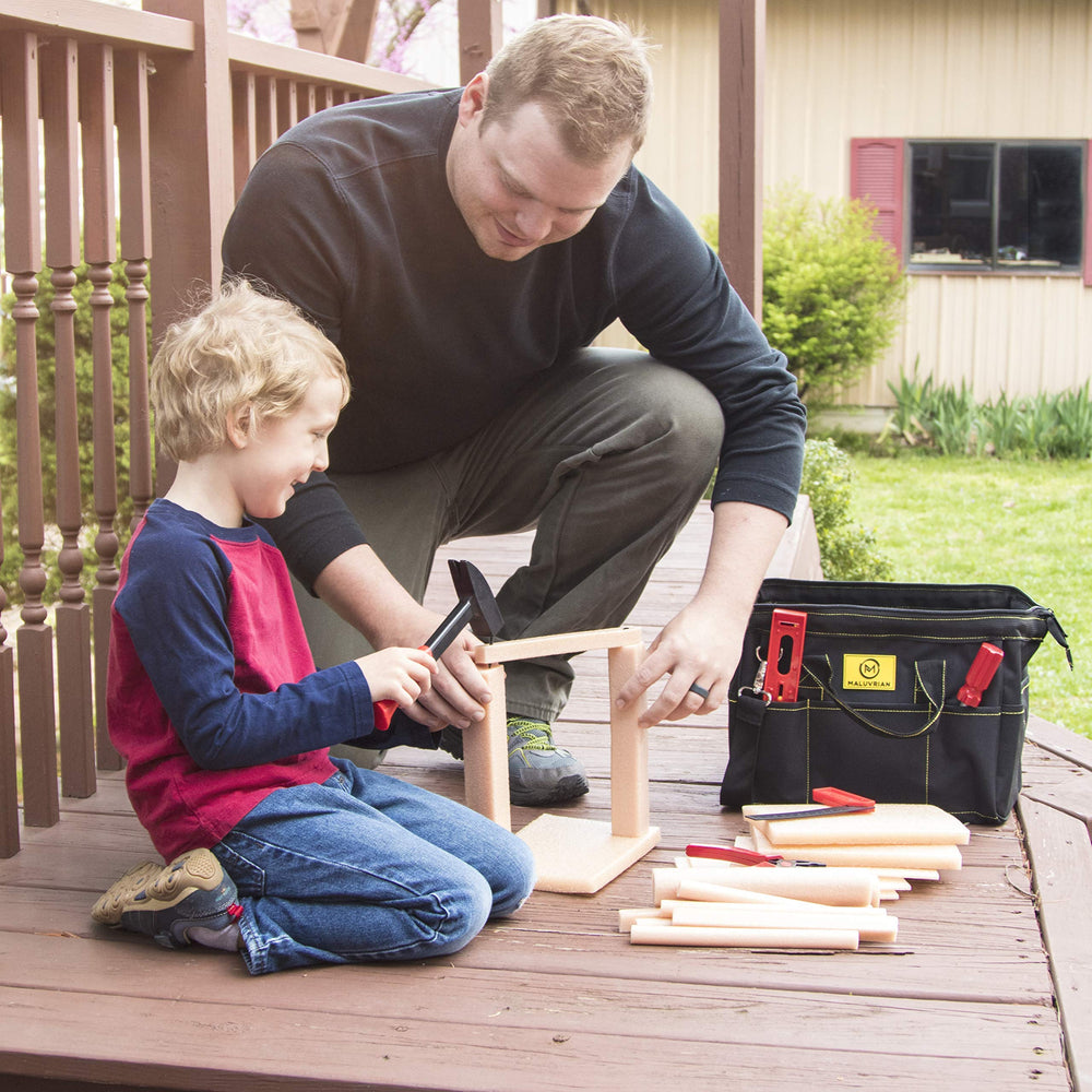 Maluvrian kid-friendly plastic tools support safe exploration and fine motor practice.