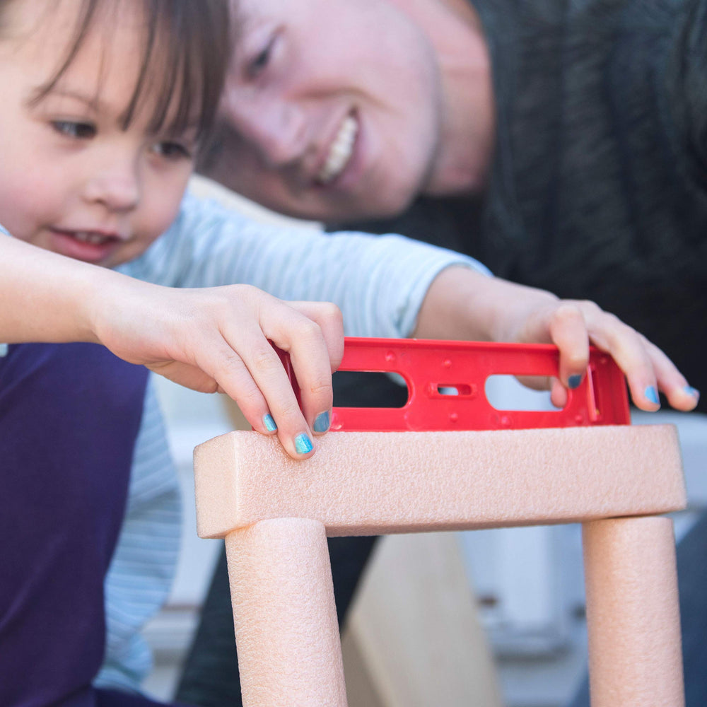 MALUVRIAN STEAM learning kit supports math, engineering, and art.