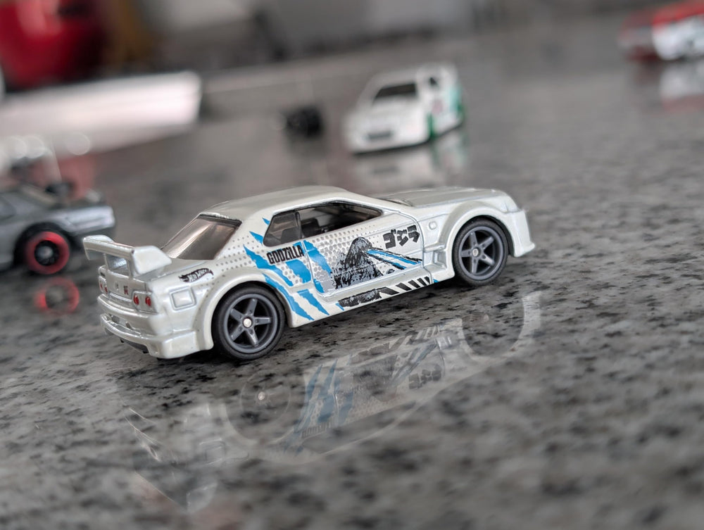 Matchbox 1:64 upgrade wheels kit enhances collection display.