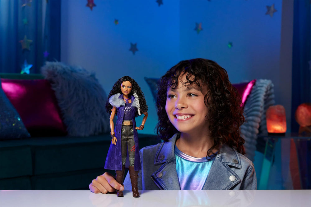 Mattel Disney Zombies 4 Willa Lykensen vest and hood detail for storytelling adventures.