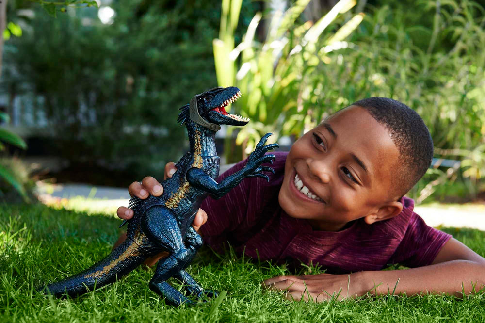 Mattel Jurassic World Indoraptor headgear accessory for tracking play.