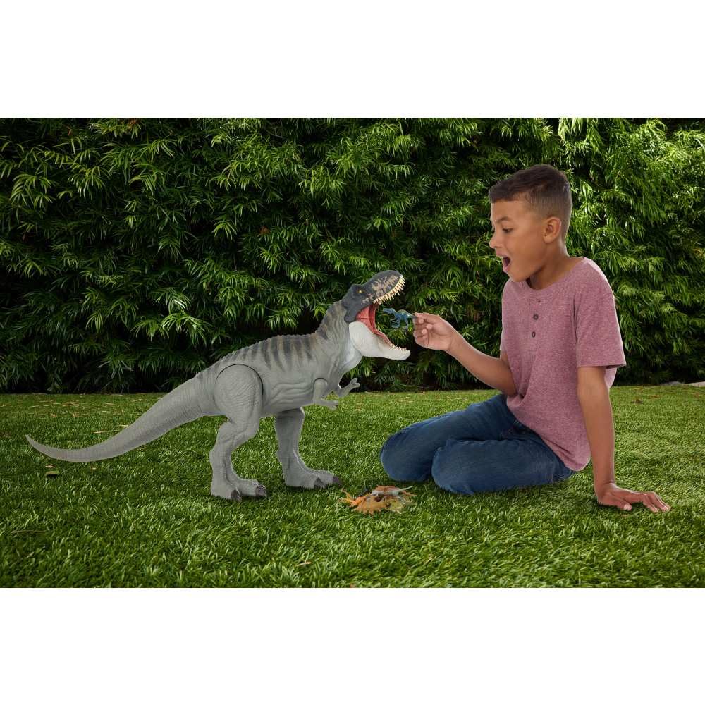 T-Rex jaw opens to 35 degrees for dynamic poses and battles