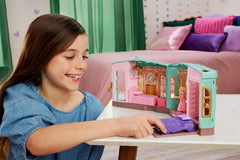 Mattel Wicked dorm playset: chandelier action enhances storytelling and poses.