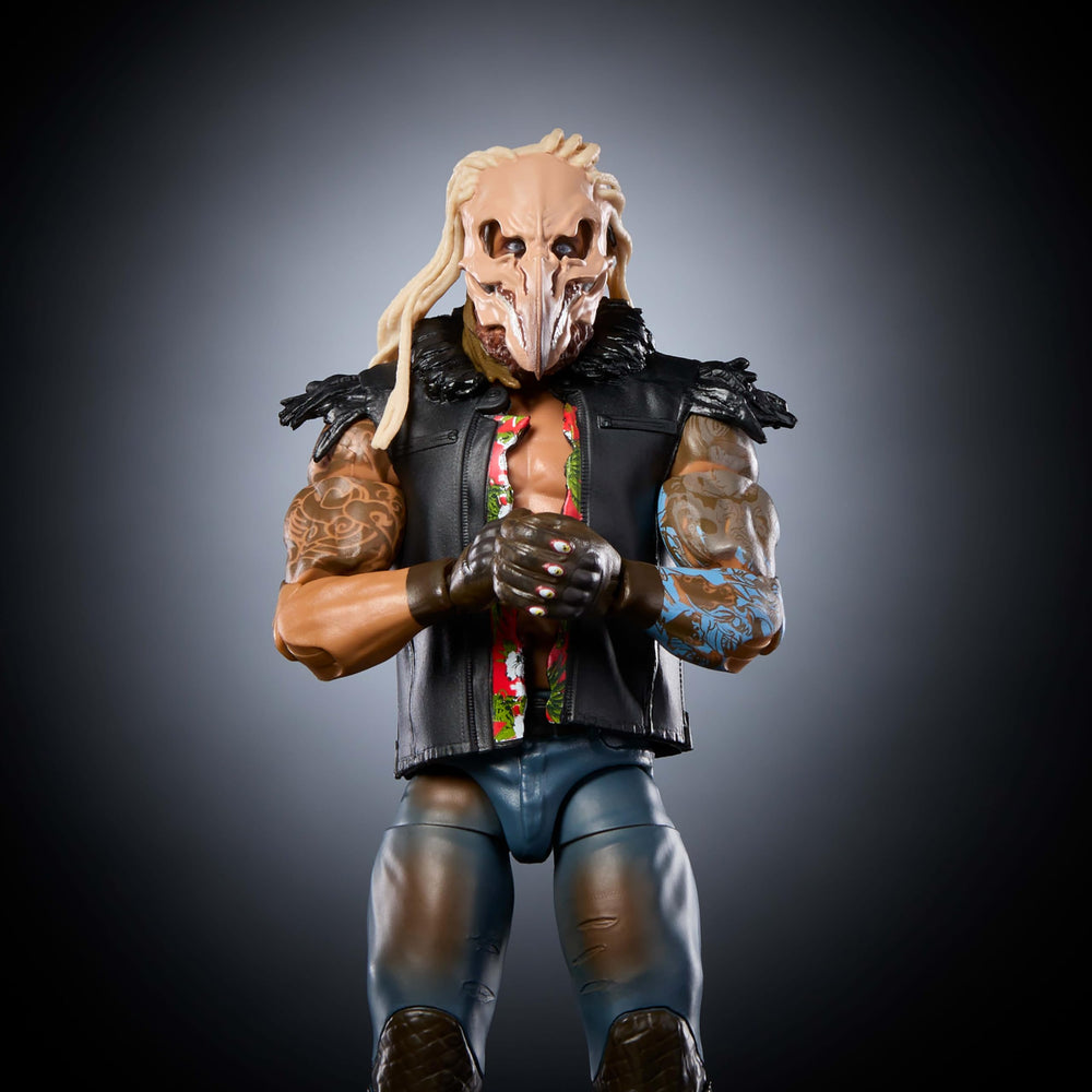 Interchangeable hands and accessories for authentic scene replays.