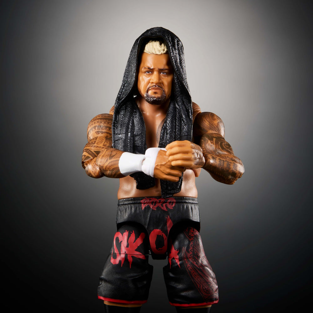 Mattel WWE Ultimate Edition Solo Sikoa TrueFX-inspired face adds lifelike detail.