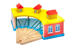 Maxim Enterprise compatibility with Thomas & Friends and BRIO boosts layout versatility