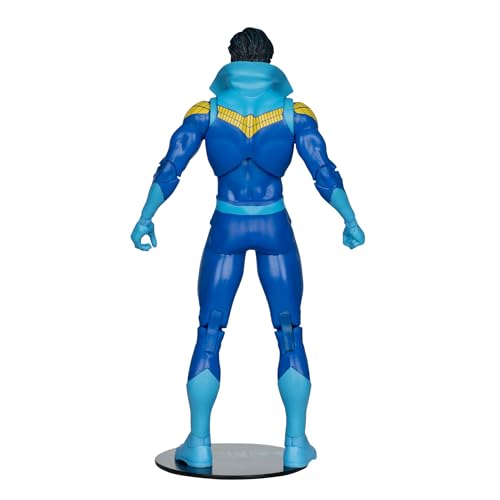 Batarang accessory shown with Nightwing for authentic display
