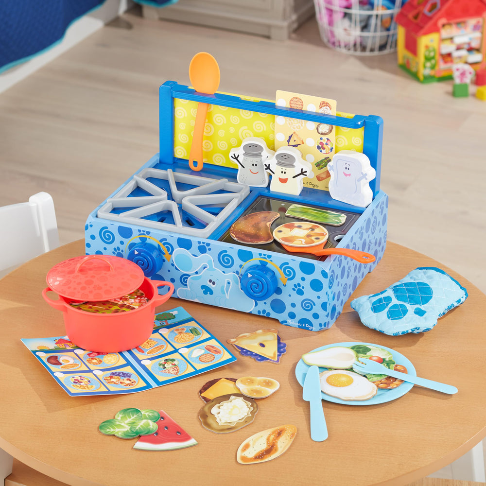 Melissa & Doug paw print oven mitt adds playful safety detail for little chefs