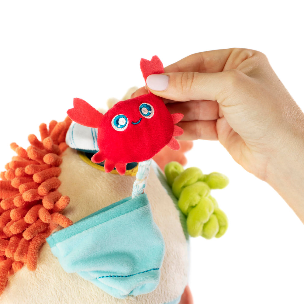 Miniland Sensorial Reef hanging option enables easy baby playtime.