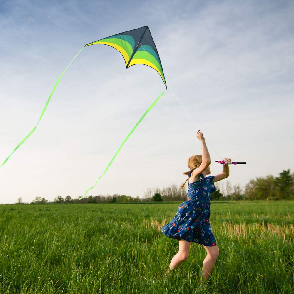 Delta Kite includes 300 ft string with handle for long, relaxed sessions