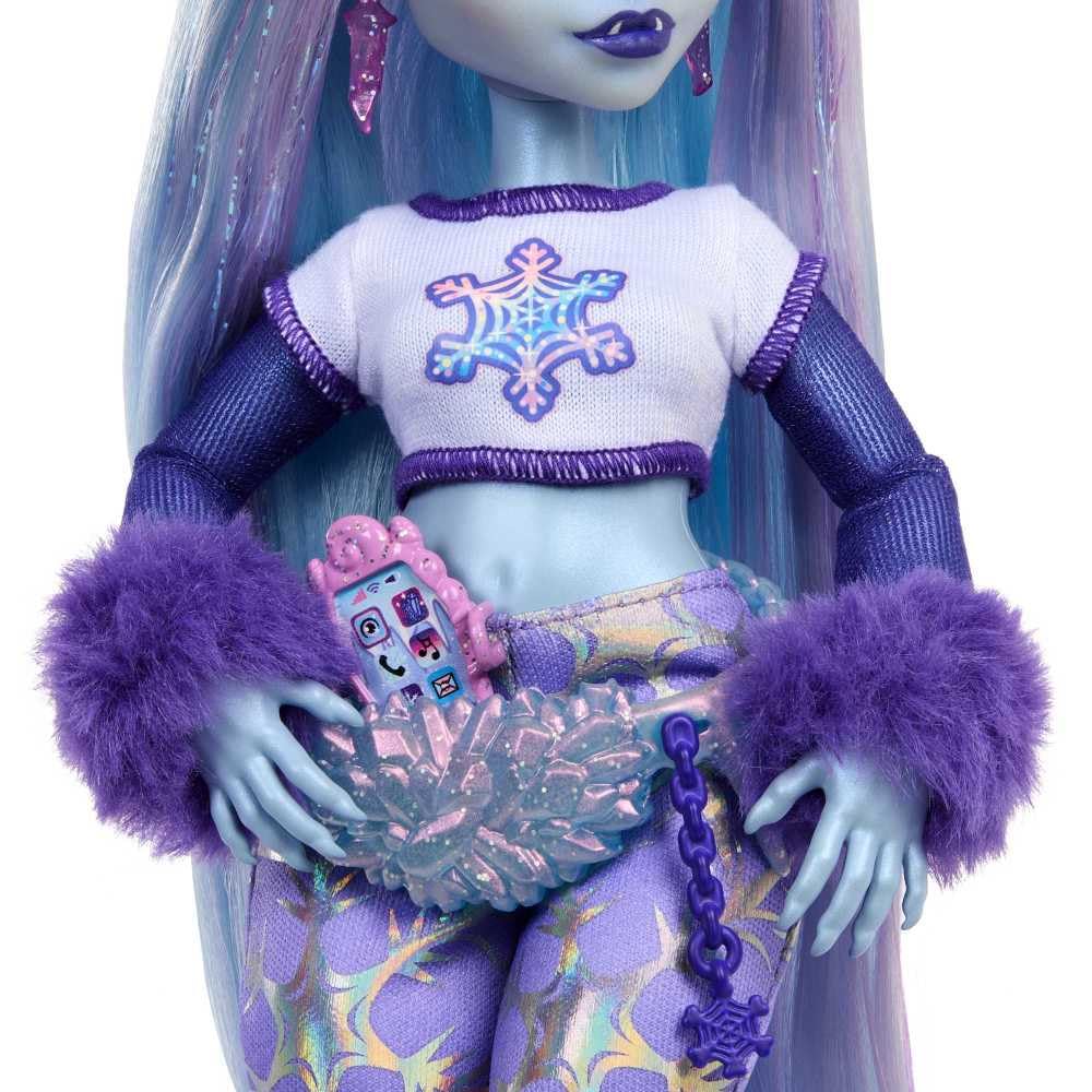 Abbey Bominable doll furry scarf and icicle belt bag accessory.