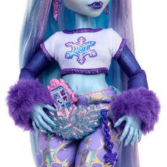 Abbey Bominable doll furry scarf and icicle belt bag accessory.