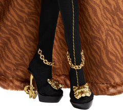 Monster High gold accessories complete the fierce ensemble with shine.