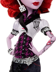 Operetta outfit with collared blouse and puff-sleeve jacket.