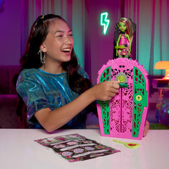 Monster High Skulltimate Secrets reveal closet doors open for organized storage and stories.