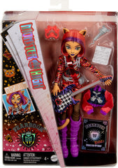 Monster High Toralei tiger‑stripe outfit with chains creates bold stage visuals.