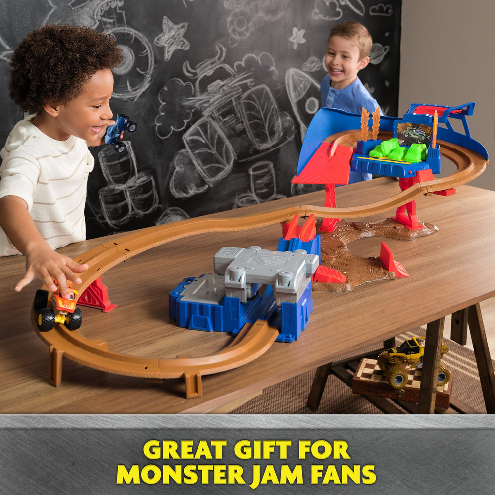 Two pounds of Monster Dirt included for added play elements