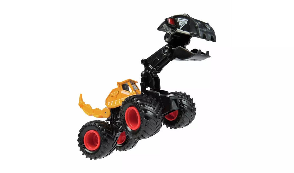 Monster Jam Dugg digging action with claw perfect for scooping sand and dirt-filled adventures.
