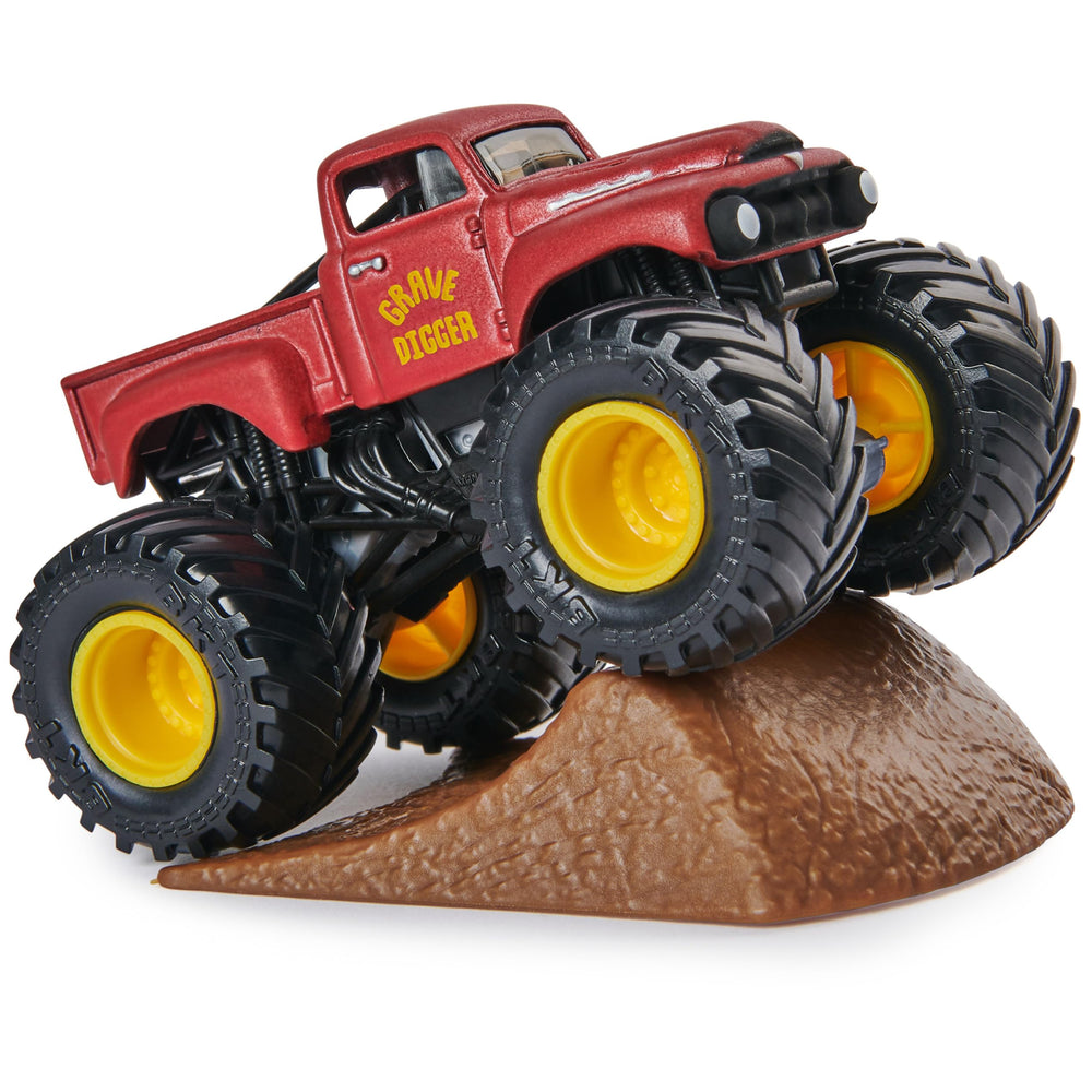 Dynamic display and pretend stunt options with Grave Digger 8-Pack