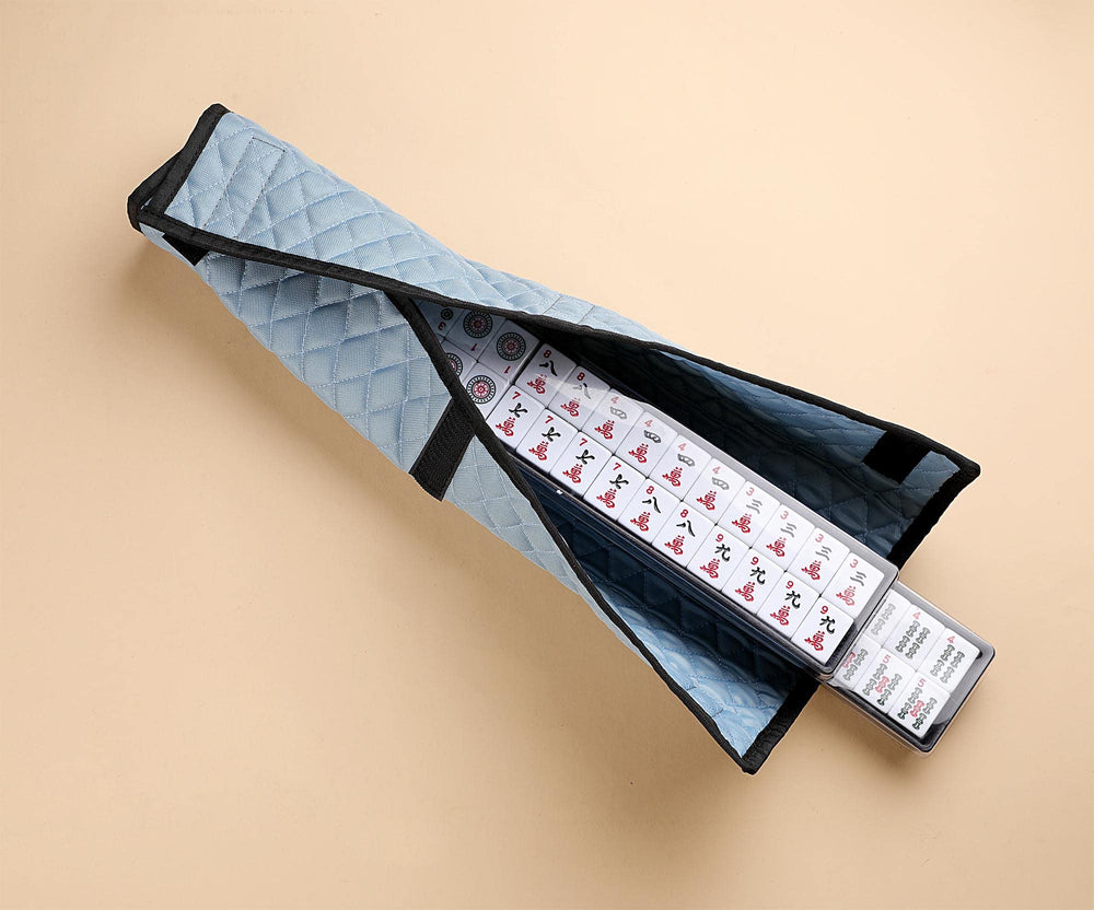Mose Cafolo quilted case detail combines elegance with lightweight design.