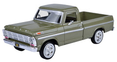 Motormax 1969 Ford F-100 Green diecast front view with chrome grille details
