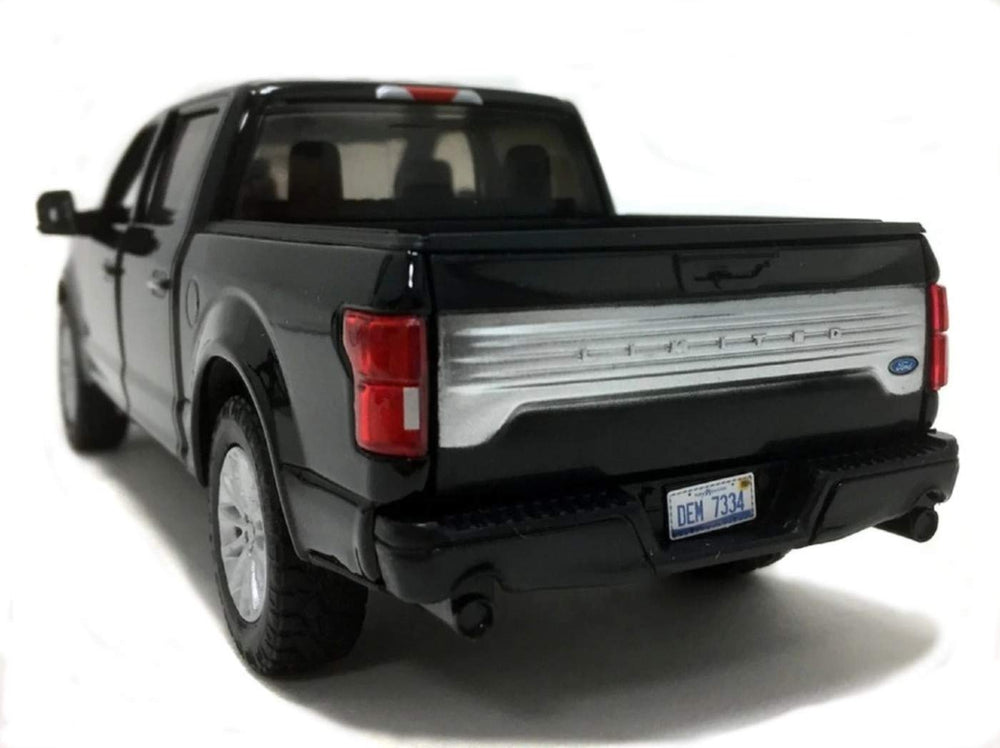 Motormax 79364 Ford F-150 door panel close-up for tactile appreciation.