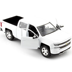 Motormax Silverado 1500 LT Z71 Crew Cab model packaging box communicates new-in-box quality