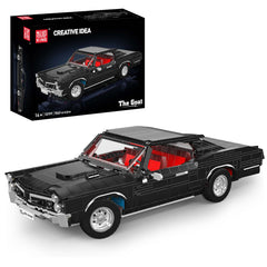 Mould King 10199 car model kit exterior design enhances display-worthy muscle car aesthetics.