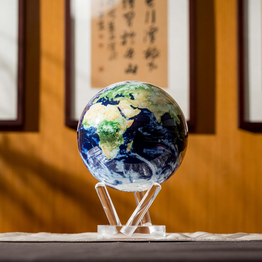 MOVA Globe 3-pronged base provides stable support on shelves or desks.