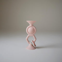 Mushie HexaPop bottom suction cups secure play during meals or travel.