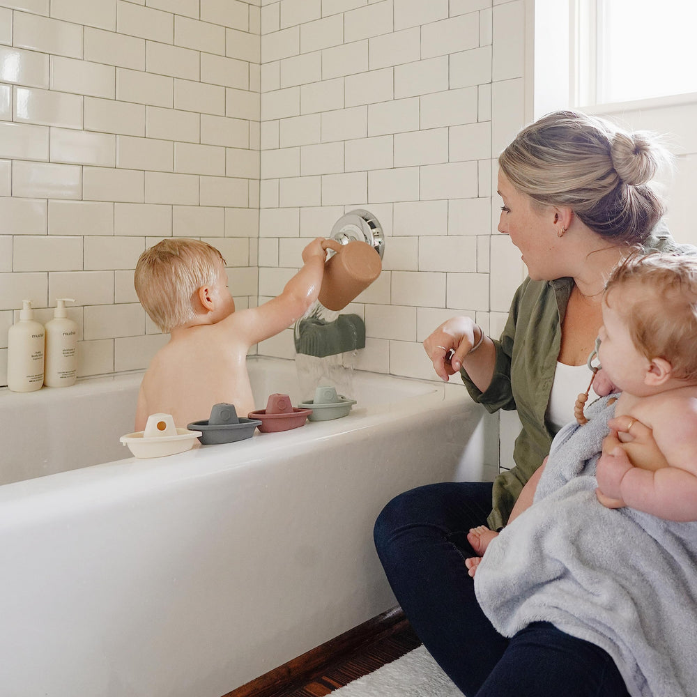 Mushie Stackable Bath Boats Train Assembly 01 demonstrates linked play for independent bath exploration.